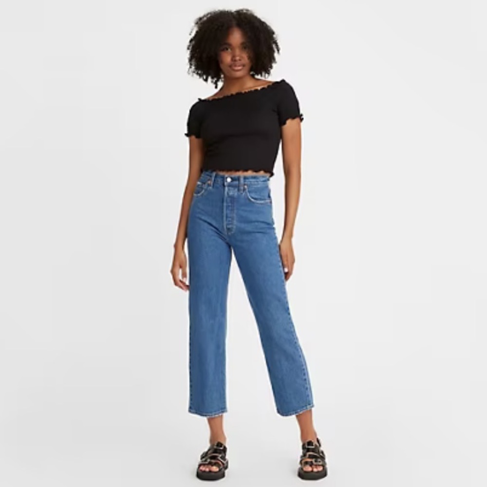 Levi’s Ribcage Straight Leg Jean size 4